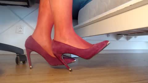 Snapshot of caolau chatting on 09/21/25, 05:42 Miss Di online show from 09/21/25, 05:42