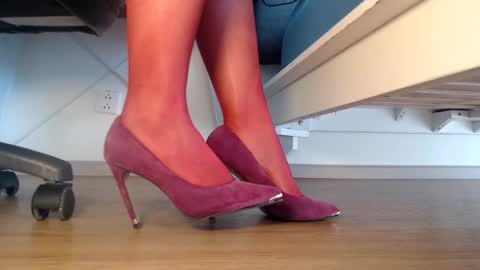 Snapshot of caolau chatting on 09/24/25, 02:04 Miss Di online show from 09/24/25, 02:04