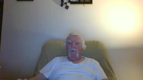 Snapshot of capecod21 chatting on 01/19/25, 11:56 capecod21 online show from 01/19/25, 11:56