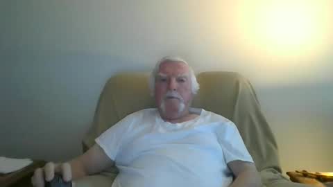 Snapshot of capecod21 chatting on 02/02/25, 01:41 capecod21 online show from 02/02/25, 01:41