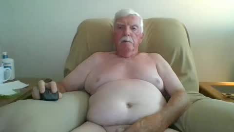 Snapshot of capecod21 chatting on 09/13/25, 06:40 capecod21 online show from 09/13/25, 06:40