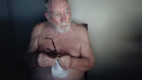 Snapshot of capt5105 chatting on 01/31/25, 11:56 capt5105 online show from 01/31/25, 11:56