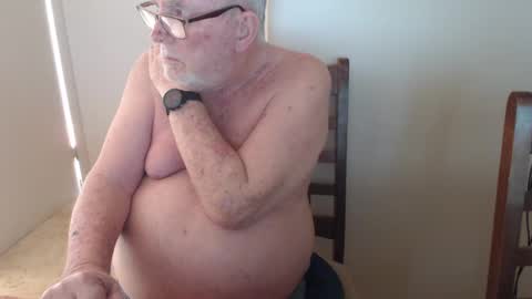 Snapshot of capt5105 chatting on 02/17/25, 06:31 capt5105 online show from 02/17/25, 06:31