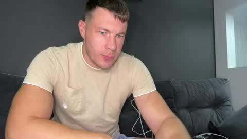 Snapshot of capt_oliver chatting on 06/16/26, 09:45 follow my twitter online show from 06/16/26, 09:45