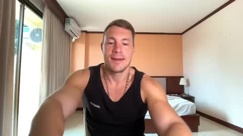 Snapshot of capt_oliver chatting on 07/22/26, 07:33 follow my twitter online show from 07/22/26, 07:33