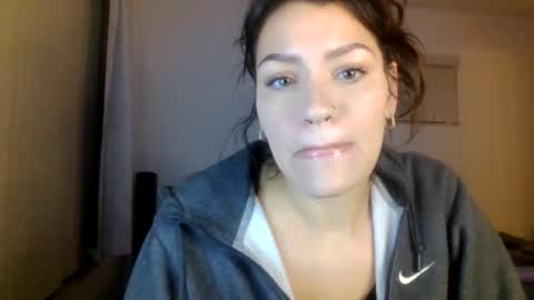 Snapshot of caramelmami26 chatting on 01/08/25, 02:35 caramelmami26 online show from 01/08/25, 02:35