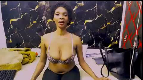 caramelminxx_ online show from 06/15/26, 08:05