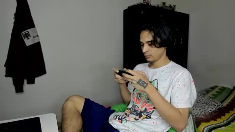 Snapshot of cardrey05 chatting on 04/29/26, 01:21 Carlos and Cristian online show from 04/29/26, 01:21