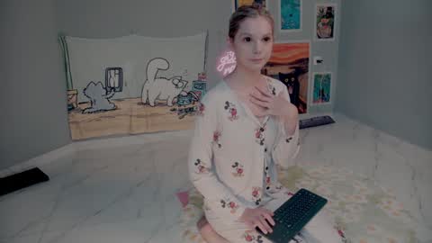 NONA    follow online show from 09/15/25, 04:45