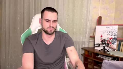 Snapshot of cari_2you chatting on 12/16/25, 08:25 Cari online show from 12/16/25, 08:25