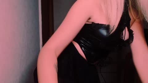 Carin online show from 10/09/25, 03:15