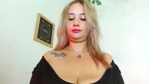 Carla online show from 09/12/25, 11:43