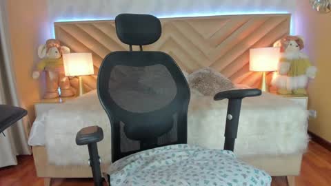 Snapshot of carla_santini chatting on 12/20/24, 10:11 Carla Santini online show from 12/20/24, 10:11