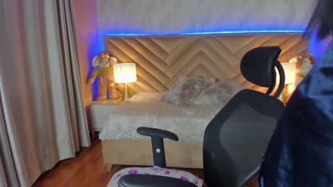 Snapshot of carla_santini chatting on 12/28/24, 10:02 Carla Santini online show from 12/28/24, 10:02