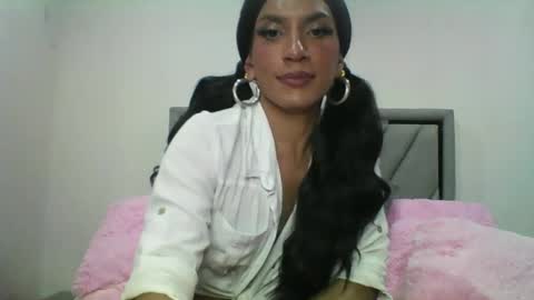 Snapshot of carla_santini chatting on 01/28/25, 06:38 Carla Santini online show from 01/28/25, 06:38