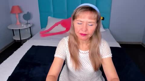 Snapshot of carla_vogue chatting on 10/31/25, 03:18 Carla Vogue online show from 10/31/25, 03:18