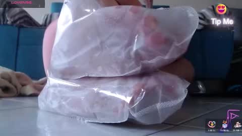 carlajames_1 online show from 03/03/25, 09:37