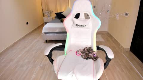 Alejandra online show from 12/14/24, 11:01