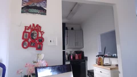 Snapshot of carliecreams chatting on 04/05/26, 12:02 Carlie online show from 04/05/26, 12:02
