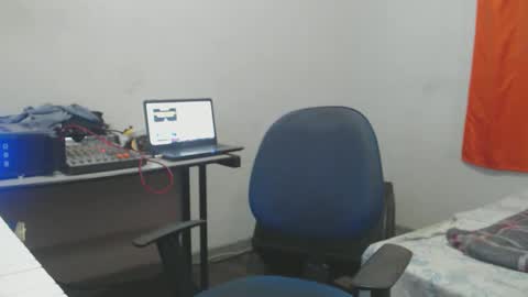 Snapshot of carlos2557 chatting on 04/30/26, 10:47 carlos online show from 04/30/26, 10:47
