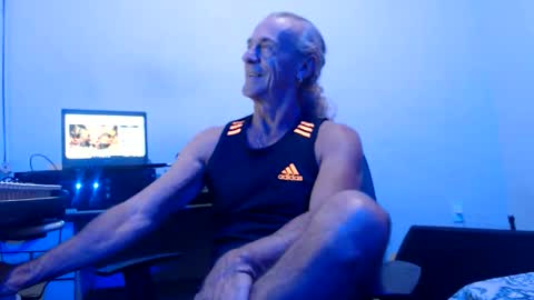 Snapshot of carlos2557 chatting on 06/10/26, 01:50 carlos online show from 06/10/26, 01:50