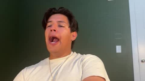 carlosjosecb2 online show from 10/21/25, 03:46