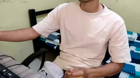 Snapshot of carlossmi01 chatting on 02/15/25, 02:33 carlossmi01 online show from 02/15/25, 02:33