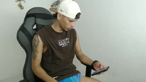 Snapshot of carlossmi01 chatting on 12/05/25, 11:30 carlossmi01 online show from 12/05/25, 11:30