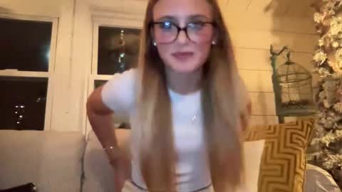 Carly Bora online show from 11/06/25, 12:11