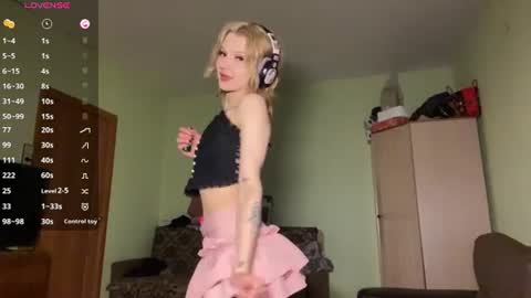 Snapshot of carmenlavelli chatting on 06/18/26, 11:31 Elina online show from 06/18/26, 11:31
