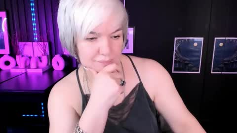 Carmen online show from 05/19/26, 01:56