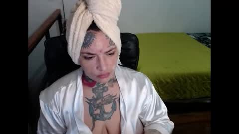 Snapshot of carmillaross chatting on 01/16/25, 12:20 CARMILLA ROSS online show from 01/16/25, 12:20