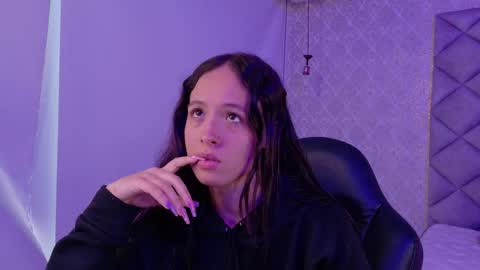 caro_adams1 online show from 11/19/25, 12:05