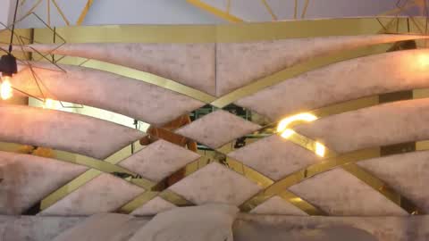 caro_giraldo_ online show from 10/29/25, 11:23