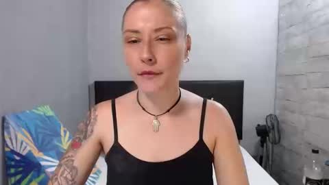 Snapshot of caro_milf_ chatting on 09/15/25, 11:27 Caro milf  online show from 09/15/25, 11:27