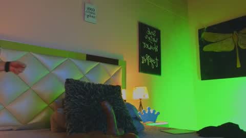 Snapshot of caro_zapata chatting on 12/04/24, 12:03 Carolina online show from 12/04/24, 12:03