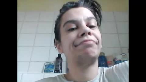 Snapshot of caroisback chatting on 10/24/25, 10:22 caroisback online show from 10/24/25, 10:22