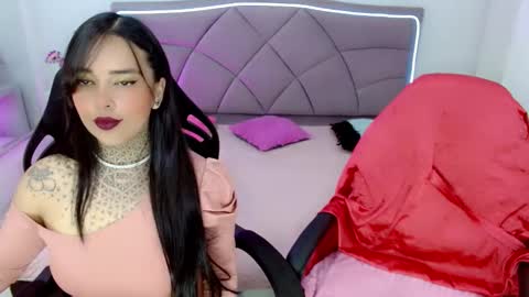 Carolaine01 online show from 12/18/25, 04:24