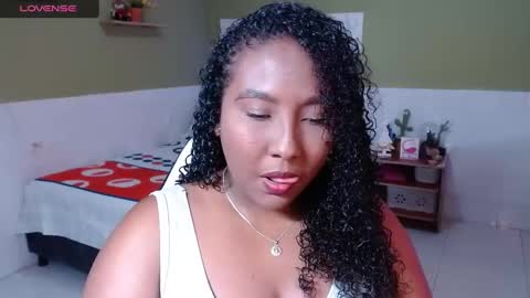 Snapshot of caroldelatorre chatting on 12/29/24, 05:54 Carol de la torre online show from 12/29/24, 05:54
