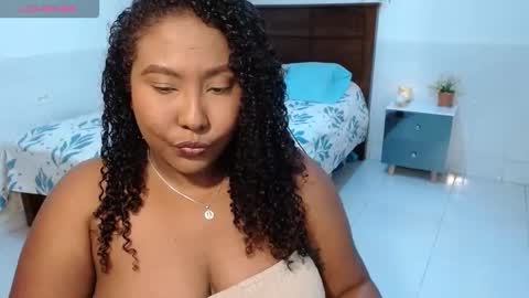 Snapshot of caroldelatorre chatting on 10/17/25, 07:27 Carol de la torre online show from 10/17/25, 07:27