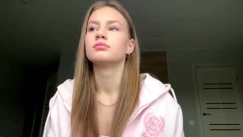 Snapshot of carolecronan chatting on 12/19/25, 10:33 Lisa online show from 12/19/25, 10:33