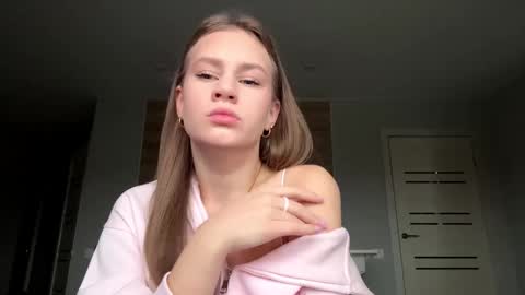 Snapshot of carolecronan chatting on 12/20/25, 08:10 Lisa online show from 12/20/25, 08:10