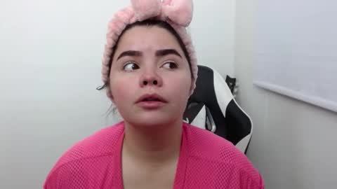 Snapshot of carolina_lee12 chatting on 11/24/25, 03:39 carolina online show from 11/24/25, 03:39