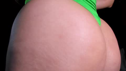 Snapshot of carolina_ml chatting on 06/06/26, 01:49 CarolinaM online show from 06/06/26, 01:49