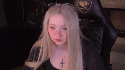 Mira online show from 04/17/26, 05:43