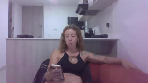 Snapshot of carolina_zaens chatting on 05/09/26, 01:44 carolina_zaens online show from 05/09/26, 01:44