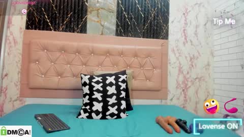 caroline daring online show from 12/19/25, 04:25