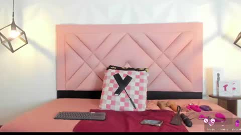 Snapshot of caroline_daring chatting on 06/10/26, 01:54 caroline daring online show from 06/10/26, 01:54