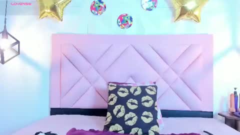 Snapshot of caroline_daring chatting on 06/22/26, 12:24 caroline daring online show from 06/22/26, 12:24