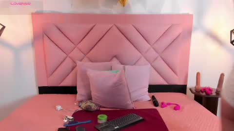 Snapshot of caroline_daring chatting on 07/04/26, 12:11 caroline daring online show from 07/04/26, 12:11